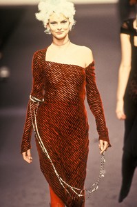 1534241732_KarlLagerfeld1994WomenRTW114.thumb.jpg.e0df837308cdc3436f295e6e7264587d.jpg