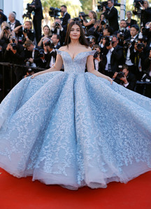 Aishwarya+Rai+Okja+Red+Carpet+Arrivals+70th+EDrruUIxGFxx.jpg