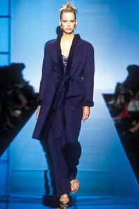 1615803897_Valentino2000HauteCouture74.thumb.jpg.76ee4afa747d542876b2d0ef642f44a9.jpg