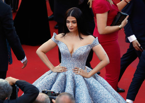 Aishwarya+Rai+Okja+Red+Carpet+Arrivals+70th+_594CUEMo2Ex.jpg