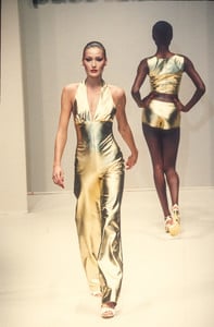 1672842685_PacoRabanne1995WomenRTW23.thumb.jpg.74b52d4b689482d7dc4db47b5942a836.jpg