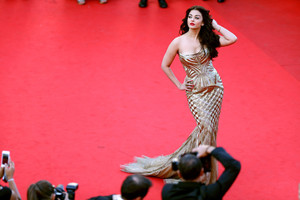 Aishwarya+Rai+Two+Days+One+Night+Premieres+sWhY4zG_qaKx.jpg