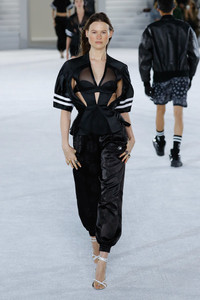 Alexander+Wang+Runway+June+2018+New+York+Fashion+Ts_uexJVTlHl.jpg