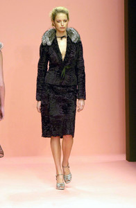 1752257403_Prada2000WomenRTW59.thumb.jpg.42d482d61c6c008f36fb0fcbc5c617da.jpg