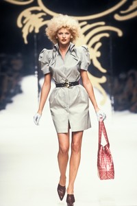 1776363919_VivienneWestwood1995WomenRTW189.thumb.jpg.3a6e0826393bb0a8fcd587bd6d4e19d9.jpg