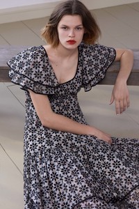 18-jill-stuart-resort-2018-lookbook.thumb.jpg.38b7ff385ba85fac05692beaeaf6e1b1.jpg
