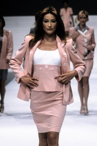 1846191528_Escada1997WomenRTW68.thumb.jpg.8997ab3b55baa4d9566ba367b4eddf4e.jpg