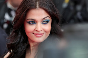 Aishwarya+Rai+Slack+Bay+Ma+Loute+Red+Carpet+NHQQWapu-Wpx.jpg