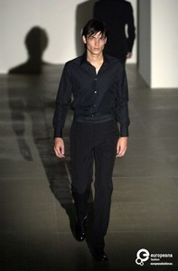 1858000203_JilSanderFW2001MFW1.thumb.jpg.ca327058d39474487e173f90a2dfc43e.jpg