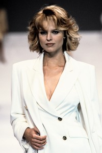 1879571124_Escada1997WomenRTW72.thumb.jpg.bff99e6c0b12edb46435471f5a95150d.jpg