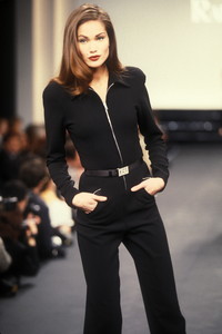 1892545812_RalphLauren1995WomenRTW88.thumb.jpg.2779569dc92b375a38fa8e5c3102a258.jpg