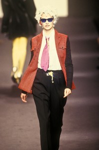 1956604229_KarlLagerfeld1994WomenRTW19.thumb.jpg.b165d2aa5e5aa31d4f613876ffb63211.jpg