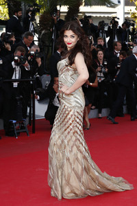 Aishwarya+Rai+Two+Days+One+Night+Premieres+cGLVwMk0-u_x.jpg