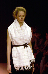 2001833525_Prada2000WomenRTW4.thumb.jpg.ec0f0862eb772a0595f0578f25b701fa.jpg