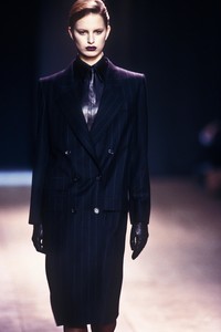 2062597544_YvesSaintLaurent2000WomenRTW79.thumb.jpg.7b5f5c6214359c80d46c1807316d41e6.jpg