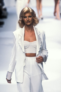 2079677293_ChristianDior1995WomenRTW28.thumb.jpg.8a37113205884045fdd182eeeebf8f5e.jpg