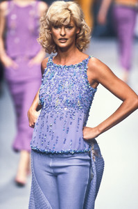 2096259177_Chloe1995WomenRTW120.thumb.jpg.14eea1e291c465ac7d493115c7e5b7e5.jpg