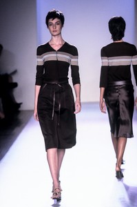 2133524361_VictorAlfaro2000WomenRTW19.thumb.jpg.40625cf80b7955bb35dd45a5a393382b.jpg