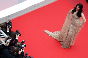 Aishwarya+Rai+Slack+Bay+Ma+Loute+Red+Carpet+MfE3ybQTNGJx.jpg