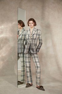 22-Alberta-Ferretti-Pre-Fall-18.thumb.jpg.1215d7070b7756036f7d0655f8c774f4.jpg
