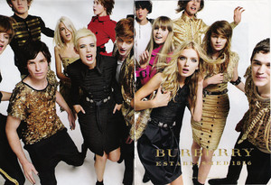 223157022_Lily__Agyness_Testino_Burberry_S_S_08.thumb.jpg.55f9db564b4eed6fd6f54456229344ab.jpg