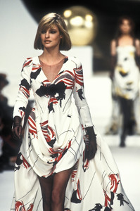 227047893_Chanel1994HauteCouture168.thumb.jpg.c3ea86be66a36355da39fa4d5a4a3731.jpg