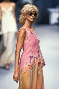 239294629_Chloe1995WomenRTW112.thumb.jpg.726009d147fb22fc01f333602c3dda42.jpg