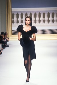 249883667_HerveLeger1995WomenRTW92.thumb.jpg.3ffec8ace7448af6a0527d3591879354.jpg