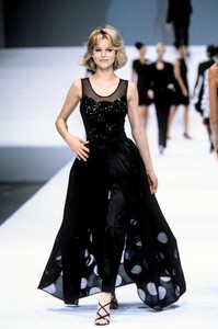 321194524_Escada1997WomenRTW80.thumb.jpg.78a418f798087e230b202fae32ac7953.jpg