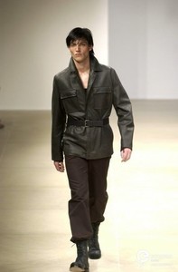 359855666_JilSanderFW2001MFW3.thumb.jpg.63fb1b766b8d3b43761085ceea0733fa.jpg