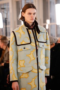 36-carven-details-fall-2018.thumb.jpg.a5623578dc15b4b4d64e337926954ea4.jpg