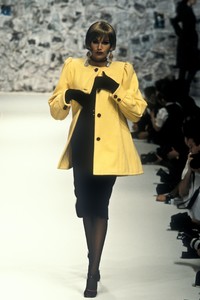 380305139_EmanuelUngaro1995HauteCouture53.thumb.jpg.86a4db4b4683292203d1847f533eb3c4.jpg