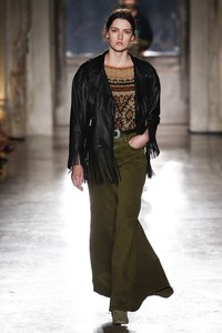 Marie Damian Alberta Ferretti Resort 2019.jpg