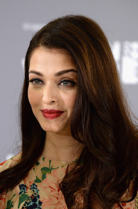 Aishwarya+Rai+Variety+UN+Women+Panel+Discussion+PvYRa3ldnL5x.jpg