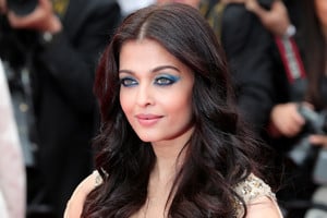 Aishwarya+Rai+Slack+Bay+Ma+Loute+Red+Carpet+J3vSWg59KD9x.jpg