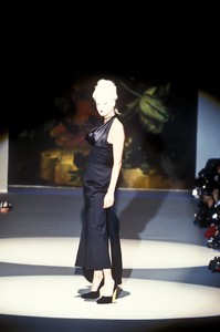 447350549_VivienneWestwood1995WomenRTW173.thumb.jpg.e579d9b5374d027335529c4747b850fd.jpg