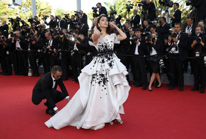 Aishwarya+Rai+Youth+Premiere+68th+Annual+Cannes+IgcDmZiBT2-x.jpg