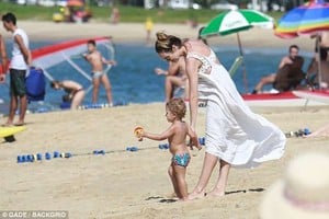 4CE78EE600000578-5804079-image-a-10_1528125904847.thumb.jpg.6033a624a2f95a7c393e8e75127c8423.jpg