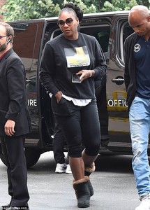 4CF1103700000578-5809617-Getting_help_On_Tuesday_the_Serena_Williams_was_seen_heading_to_-m-75_1528229573596.thumb.jpg.d00e047d5a31f95df997aeb46748eeb7.jpg