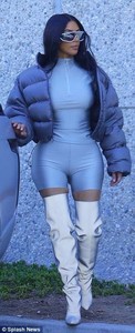 4D29409000000578-5836421-Wow_factor_She_teamed_a_clinging_silver_top_with_matching_biker_-a-73_1528842709313.jpg