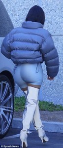 4D29409400000578-5836421-Though_her_curvaceous_figure_was_on_display_perhaps_the_most_att-a-71_1528842681414.jpg