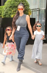 4D47826100000578-5849677-Kim_s_mini_me_North_West_is_the_double_of_her_Kardashian_mom_as_-m-242_1529102572735.jpg