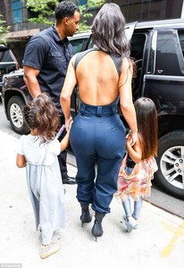4D47895B00000578-5849677-Looking_bootyful_Kim_s_shirt_was_backless_and_worn_without_a_bra-m-243_1529102585383.jpg