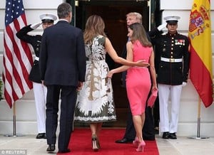4D6B6E9C00000578-5862367-President_Donald_Trump_and_first_lady_Melania_Trump_escort_Spain-a-65_1529440132017.jpg