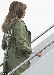 4D7E7C4D00000578-5870891-Who_is_the_message_for_The_First_Lady_wore_a_39_Zara_military_ja-a-73_1529616087938.jpg