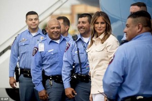 4D7F266C00000578-5870891-The_first_lady_made_a_short_surprise_visit_to_Texas-a-93_1529616088023.jpg