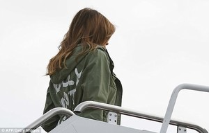 4D7F8D1700000578-5870891-The_first_lady_wore_the_jacket_on_her_way_to_Texas-a-75_1529616087945.jpg