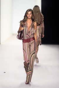 548809574_Missoni2000WomenRTW1.thumb.jpg.6a546569d0b6a33b79718e46e814d3b7.jpg