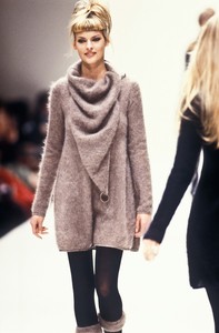 636934194_Fendi1994WomenRTW66.thumb.jpg.5d507f168aa518a41d7252715a1a0784.jpg