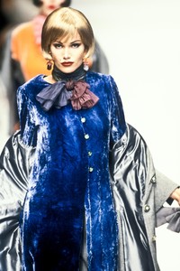 650257414_EmanuelUngaro1995HauteCouture57.thumb.jpg.6b8f64e32f55654b3d5b5cb781e042c0.jpg